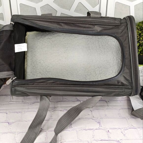 NWT - Sherpa Original Deluxe Pet Carrier - Medium - Picture 6 of 16